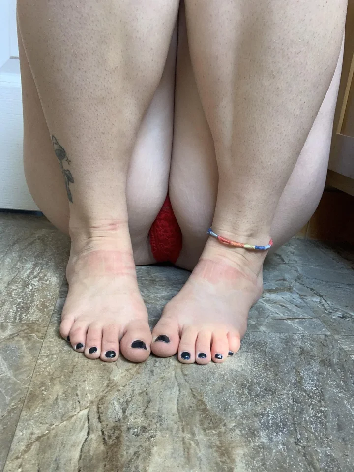 Foot focus picture of Goddess Brittney