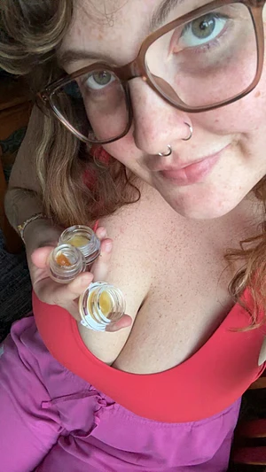 so many dabs which to do??🍯