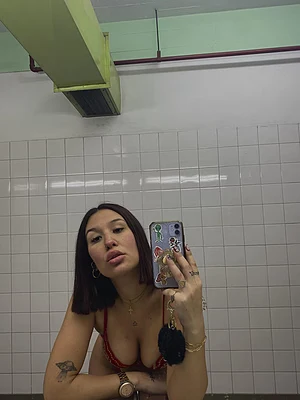 would you cum on my face?🫣🔥 gimme your honest answer