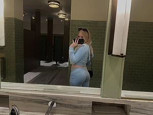 Blonde babe 🙈😸