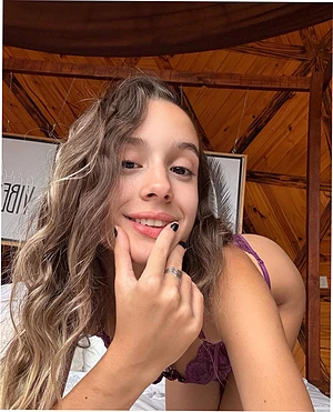 18F i’m kinda hiding behind my smile here