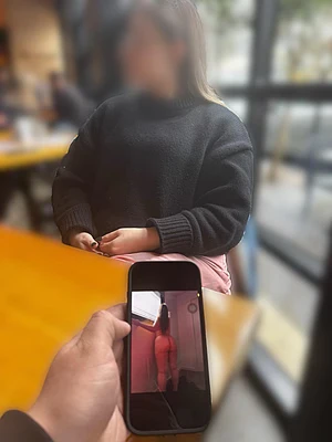 Food’s not even here yet and she’s already got me hungry