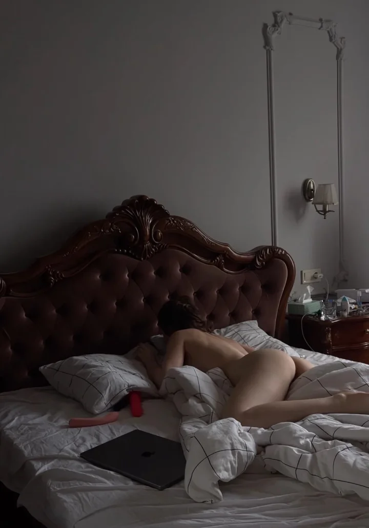 daily life as a film, naked dancing, artistic pics 💕