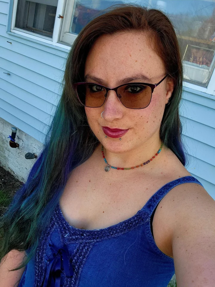 Glasses picture of Miss Evie