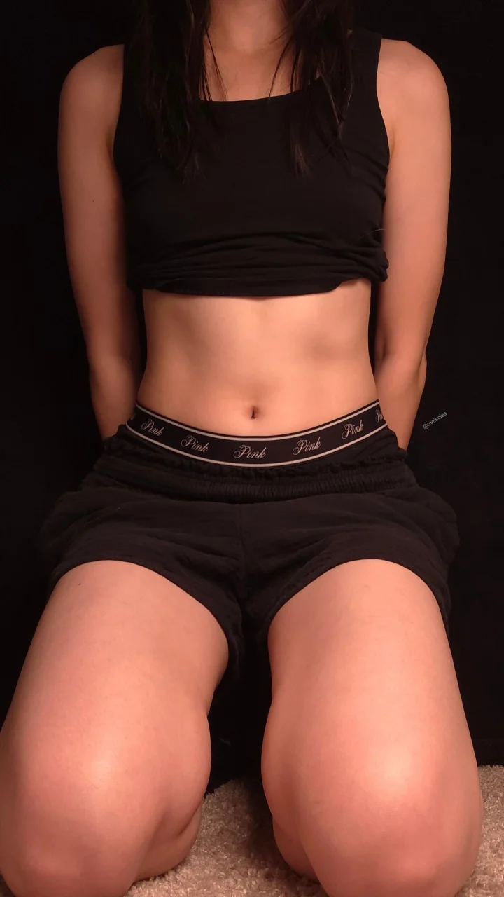 Can you resist these tight asian tummies? Join my OF for exclusive content.