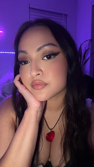 Cum on my face or my tits?💦