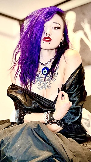 Wanna see more in the bed room with me?👀 click on my OF! We can chat and more 🤤