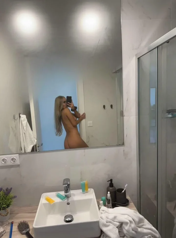 Can I sit on your face – Photo Reflet de Jessie (@itsjessieholt)