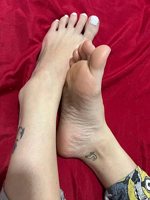 Tell me, are my feet very ugly?