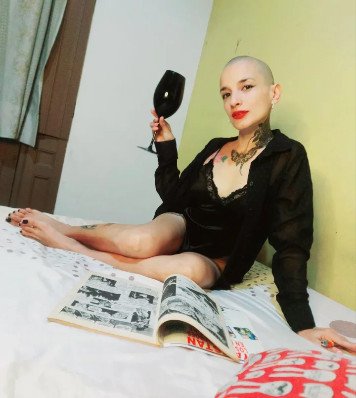 Would you be a good boy serving this lady?