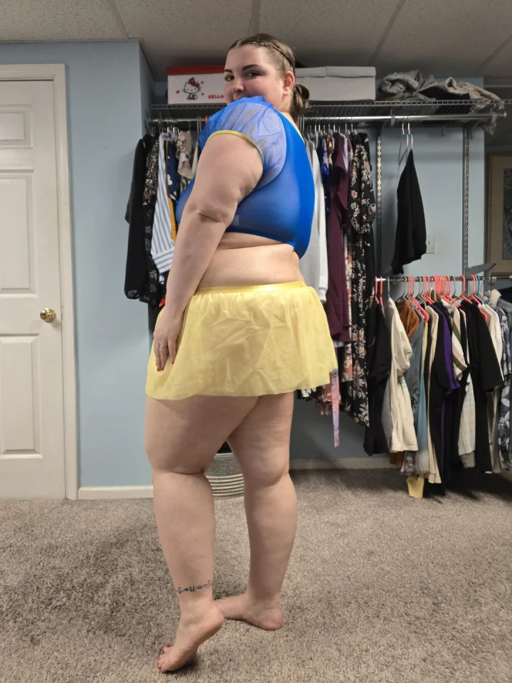Kneepits picture of Rosa