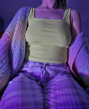 35 year old blonde 🦋 New to OF... want to be friends?
