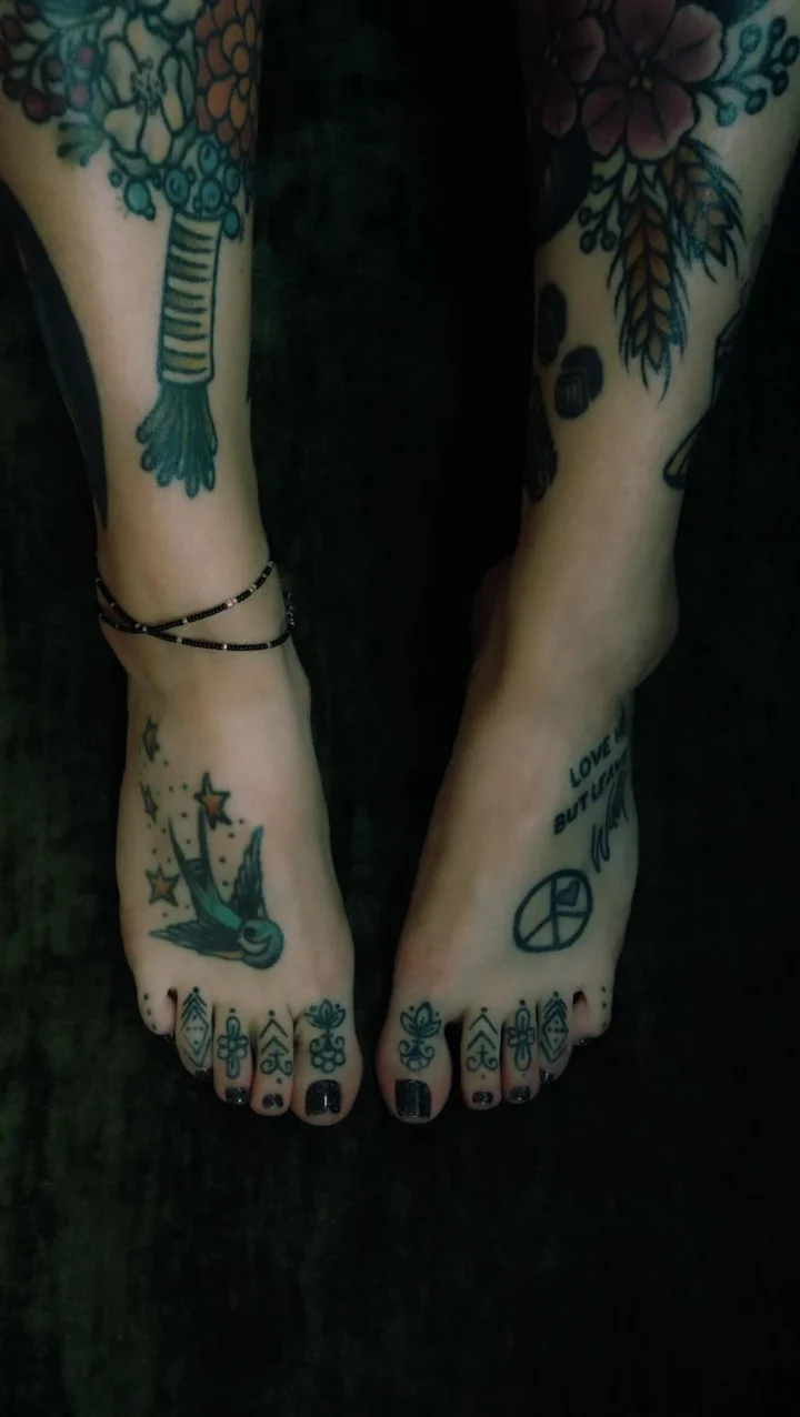 Tatted cute feet! 👀