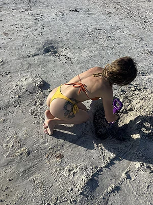 Cum play in the sand with me…