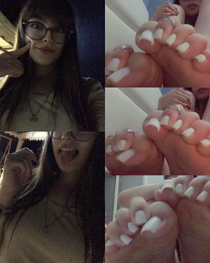 The face and the feet of a petite Goddess🤍🎀