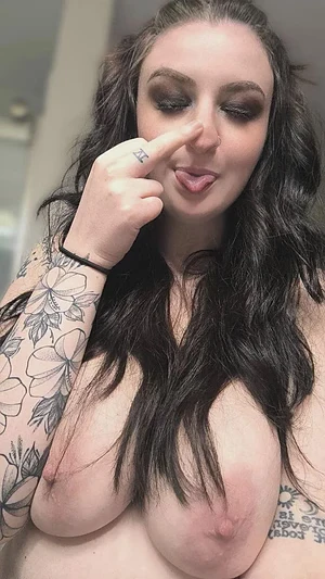 Cute and mean 🖤🖕🏻
