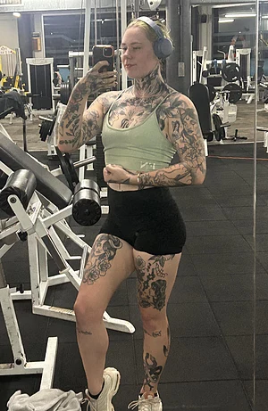 Finished my weights, wanna do cardio w me? 🥹