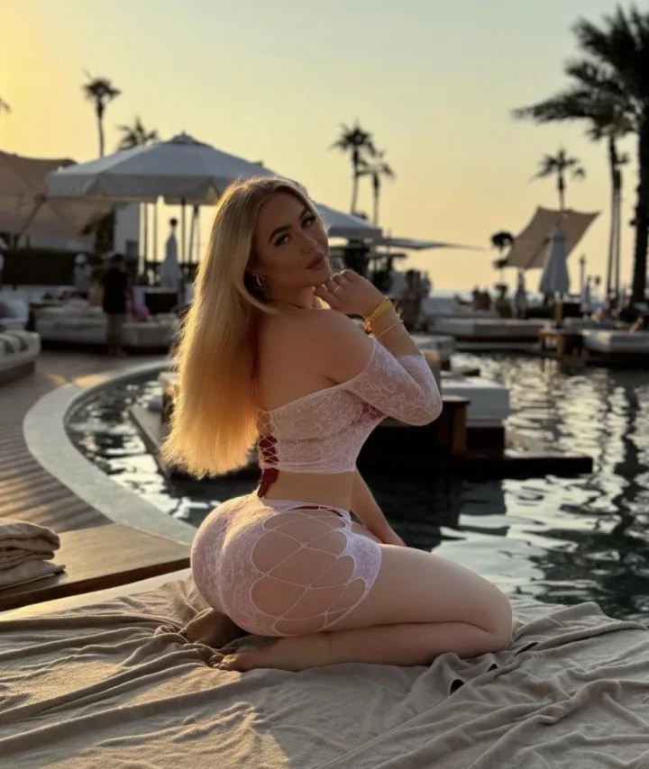 anyone wanna fill me from the back?🤭