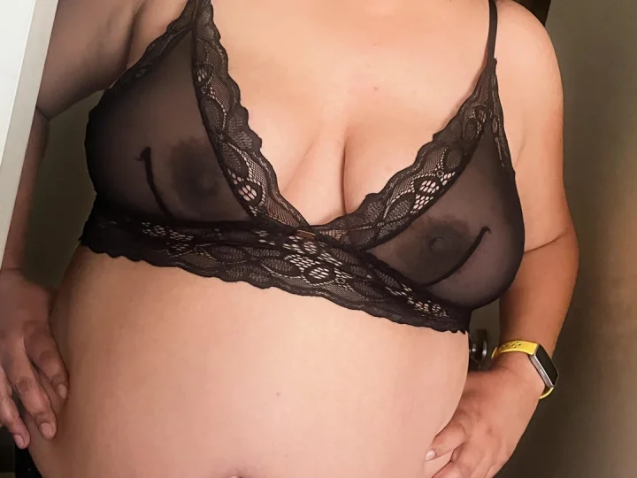 Covered nipples picture of Anna Rye
