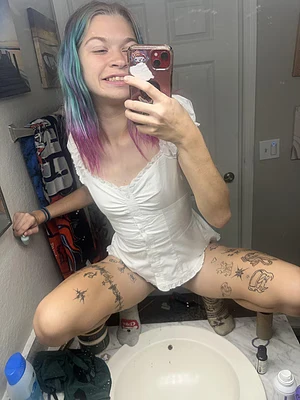 Let me be your crazy online gf