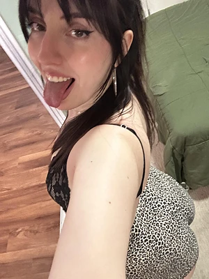 Cum watch me get fucked 😈😈