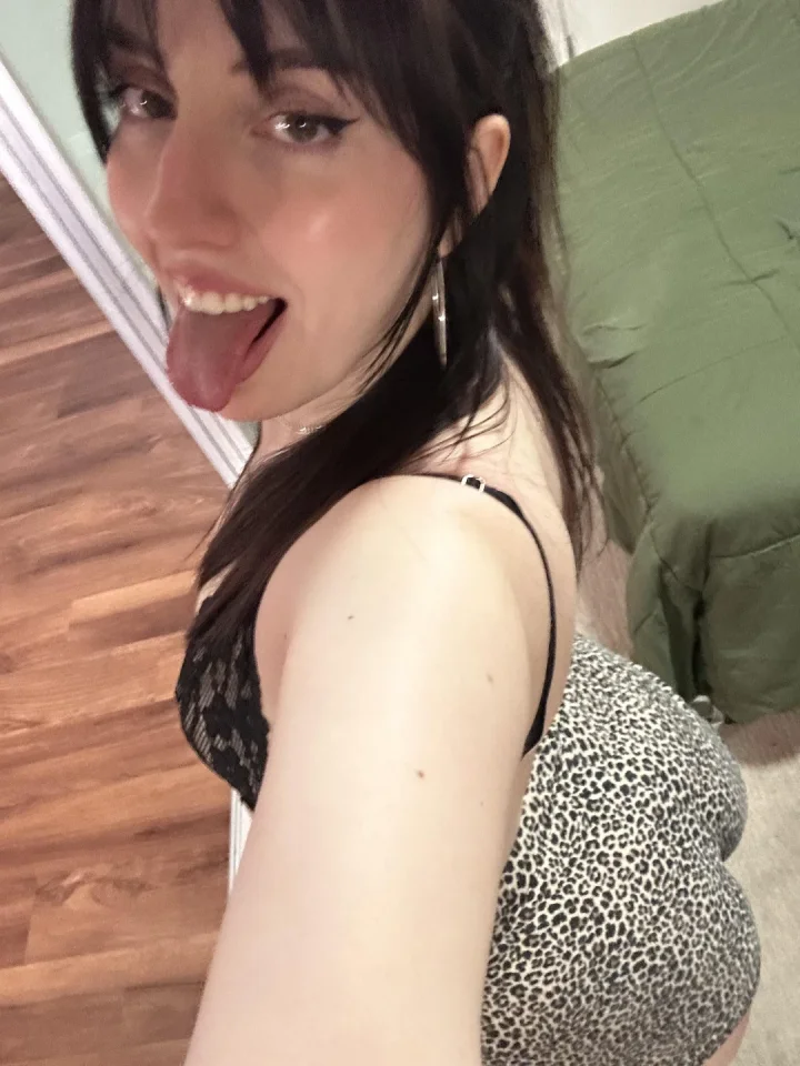 Cum watch me get fucked 😈😈