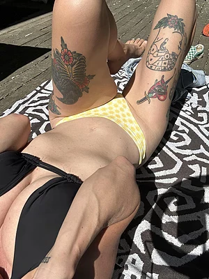 she has a dagger on her thigh