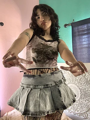 ✘_ ✘