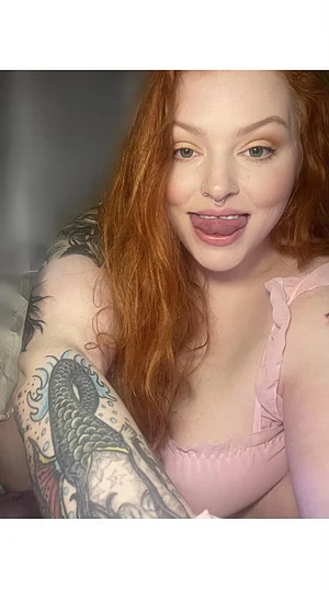 this red head is horny 😈 