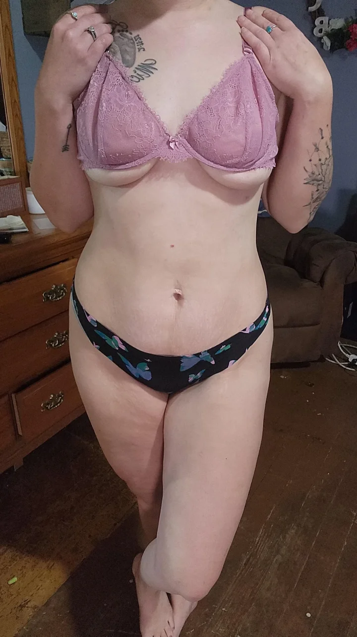 Strip tease anyone? 😏🥵