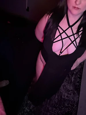 I cannot get over how sexy this outfit makes me feel <3 🕷️