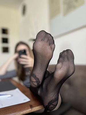 What a great evening to prepare more foot content - what do you think about it?🫦💦