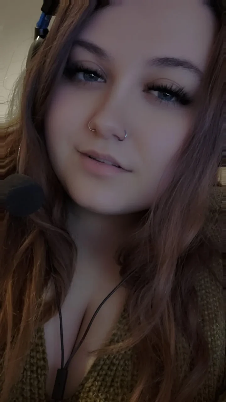 What would you do to this gamer girl?