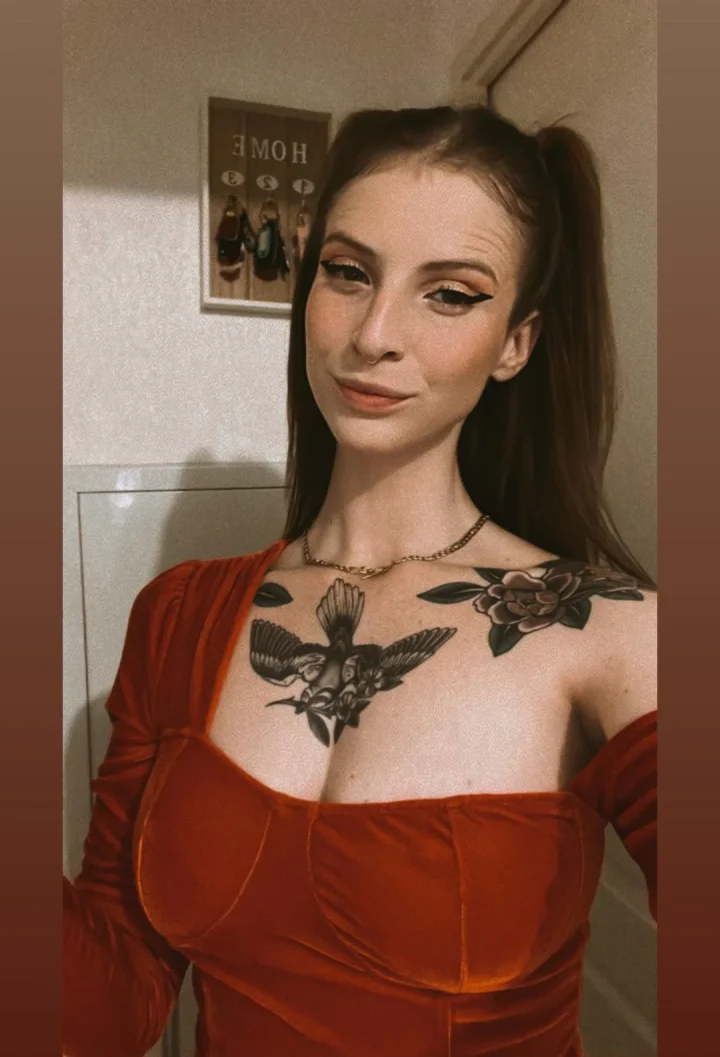 Mole on breast picture of Divine