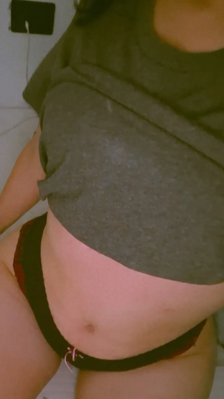 https://onlyfans.com/juliethmlr – Schwarze slip Foto von Julie (@juliethmlr)