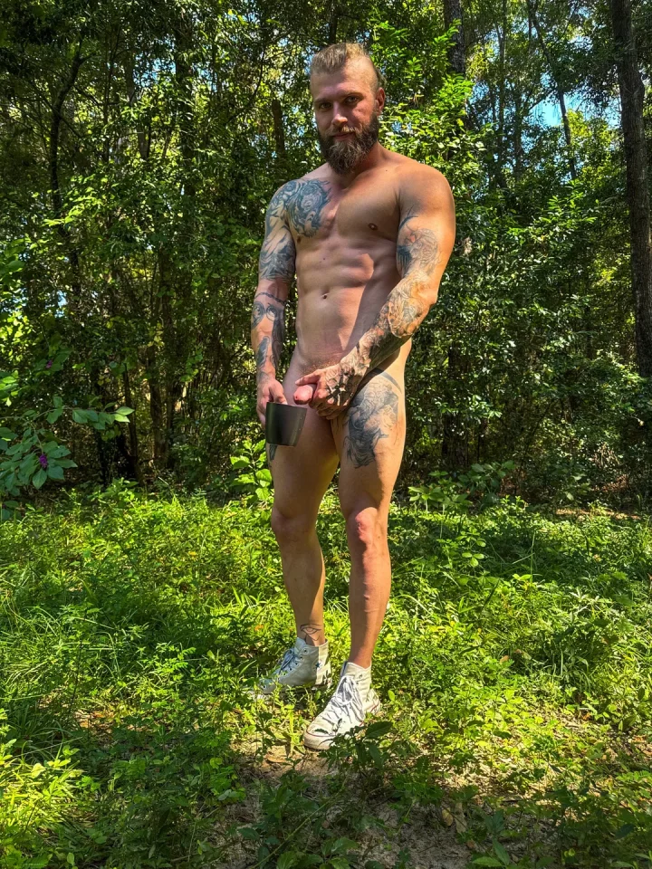 Who wants some creamer in their coffee?😈💦
