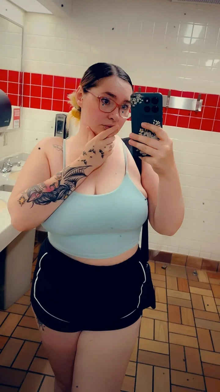 Round eyewear picture of Morgan ✨️🖤