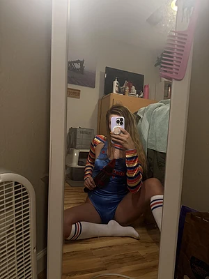 Petite, fun, and I would love to dress up for you for Halloween 🎃 🍑