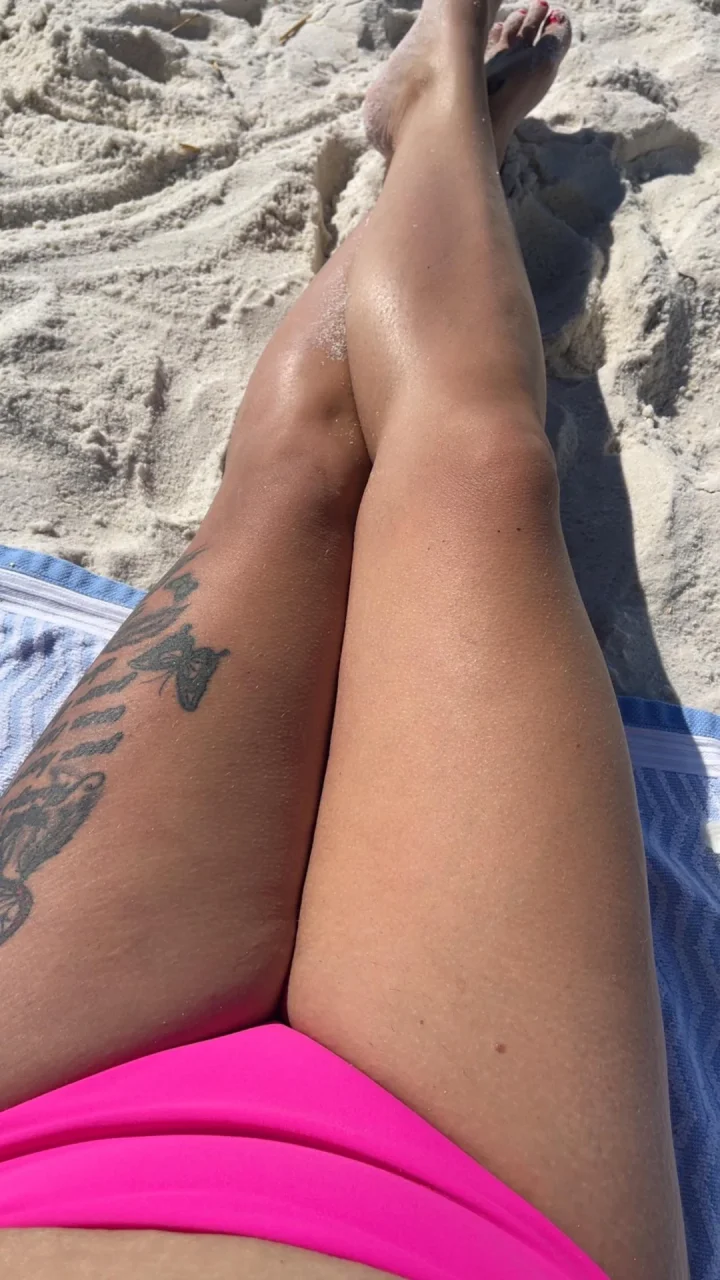 Anyone wanna rub sunscreen on me..