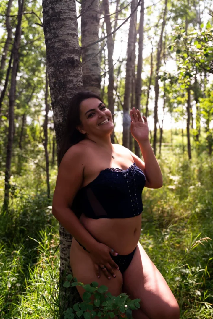 got a light ? – Midriff picture of Miss Kitty (@kittenpassion)
