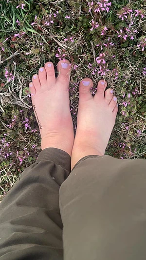 These toes needs some sucking