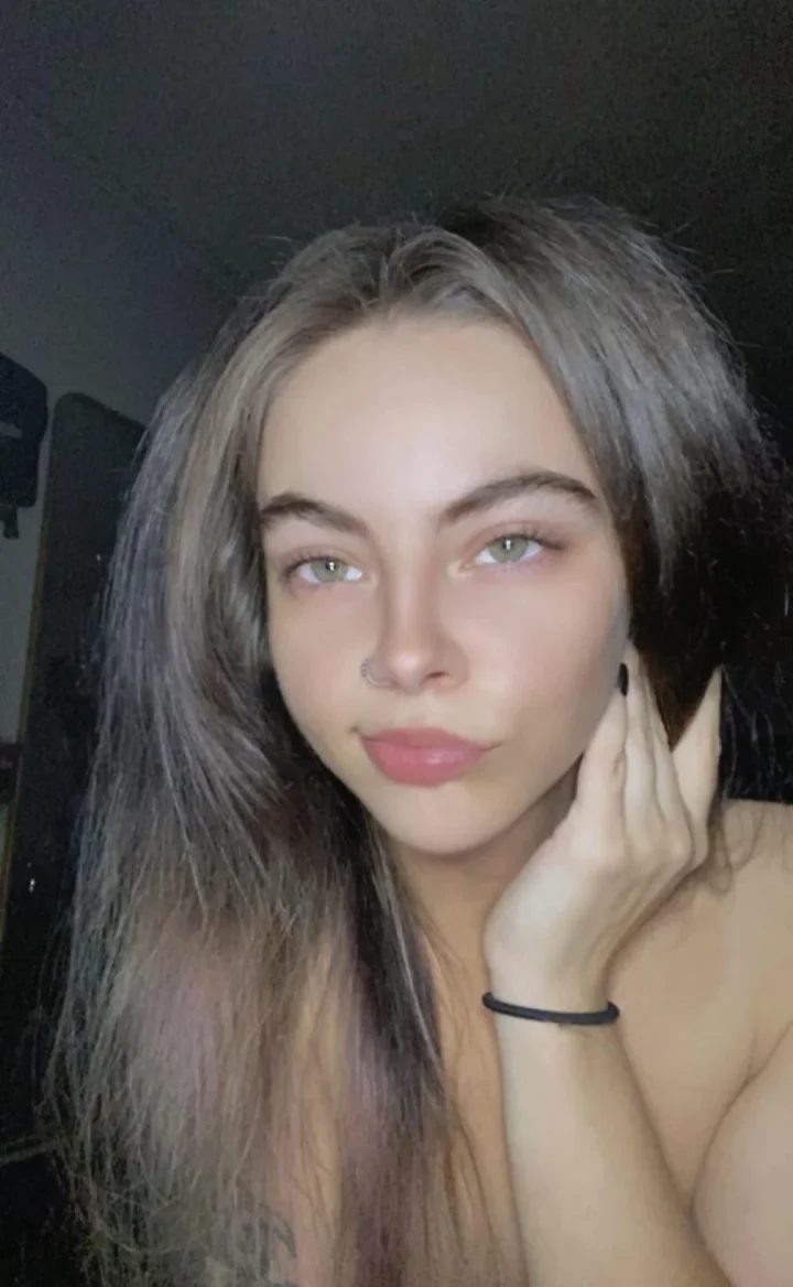Thick eyebrows picture of 𝒩ℯ𝓁𝓁𝒾ℯ✨ Top 7% 😈