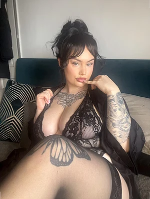 Inked hottie