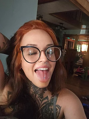 Wide open for you baby 😜😜 Cum chat with me