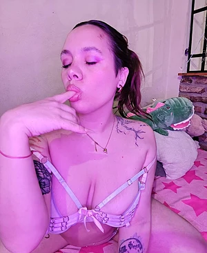 Your wife went on vacation whit the kids while you’re working. I’ll be waiting for you in Molly’s room. Today, i’ll be your toy 🩷🩷😢