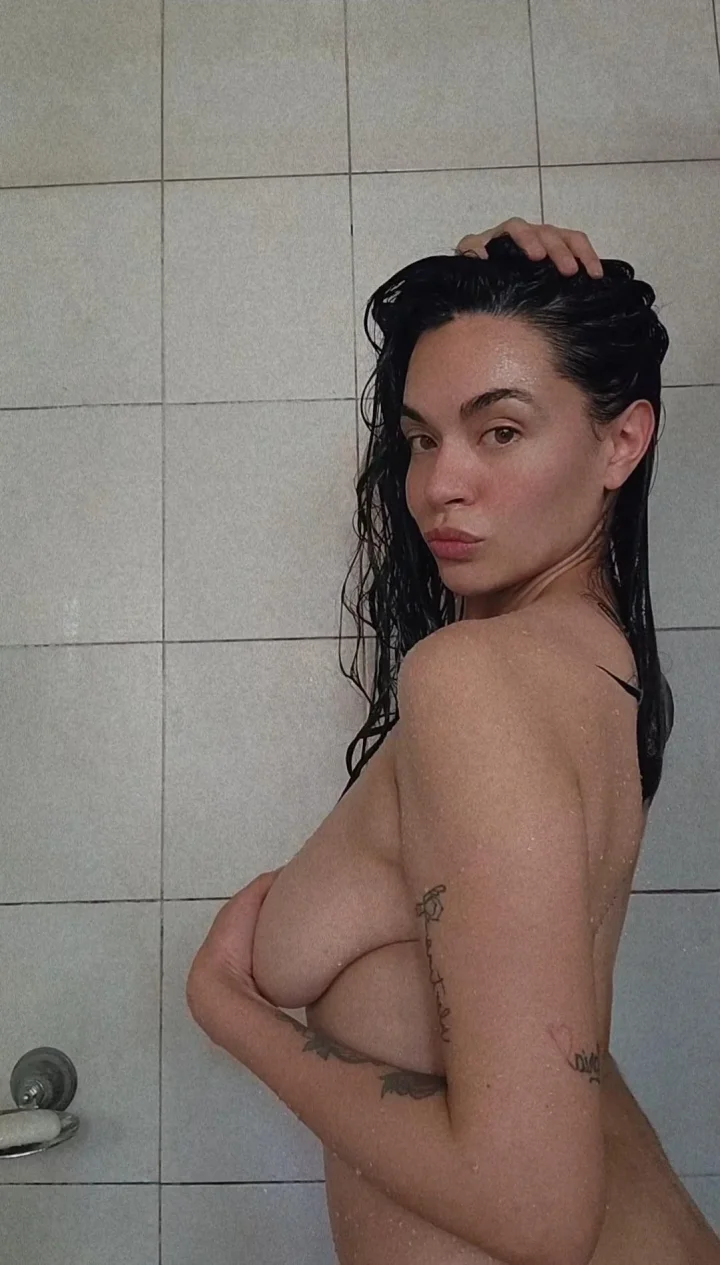 delicious body – Fully naked picture of McKenzie Blair