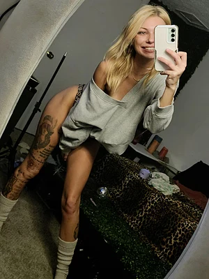 Come play with me pleaseeee