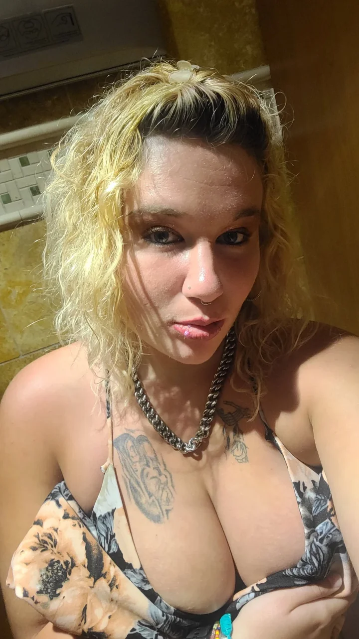Let's get dirty in this casino bathroom f21