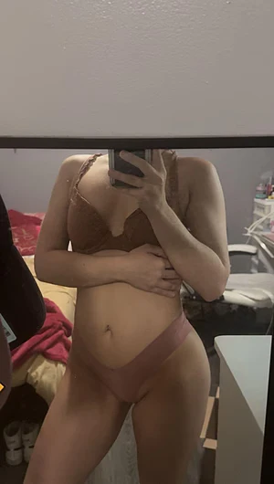 sending a surprise to new subs on my OF🥰