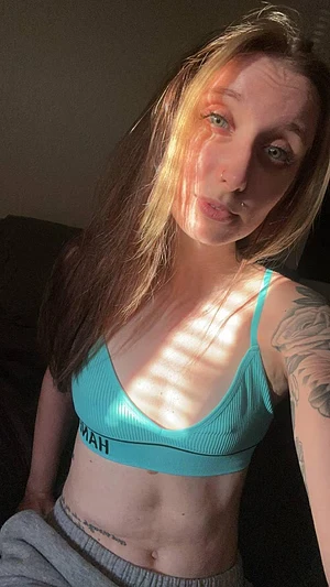 Would you rather see my face or my pussy?